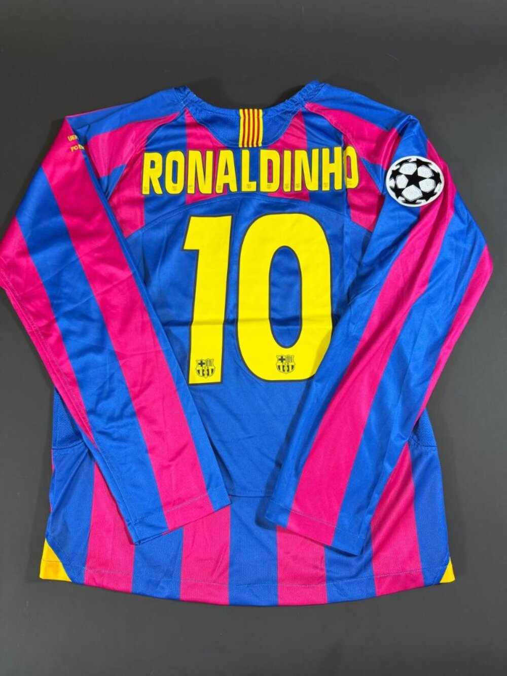 RETRO Barcelona FC Home Ronaldinho #10 2006 Football Shirt Soccer Jersey